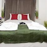 Spacious & Comfy Home In West Midlands - Sleeps 8, Free Parking, Wifi, Netflix, Prime Location, Ideal For Contractors, Business, Groups, Travellers, Families And Relocators