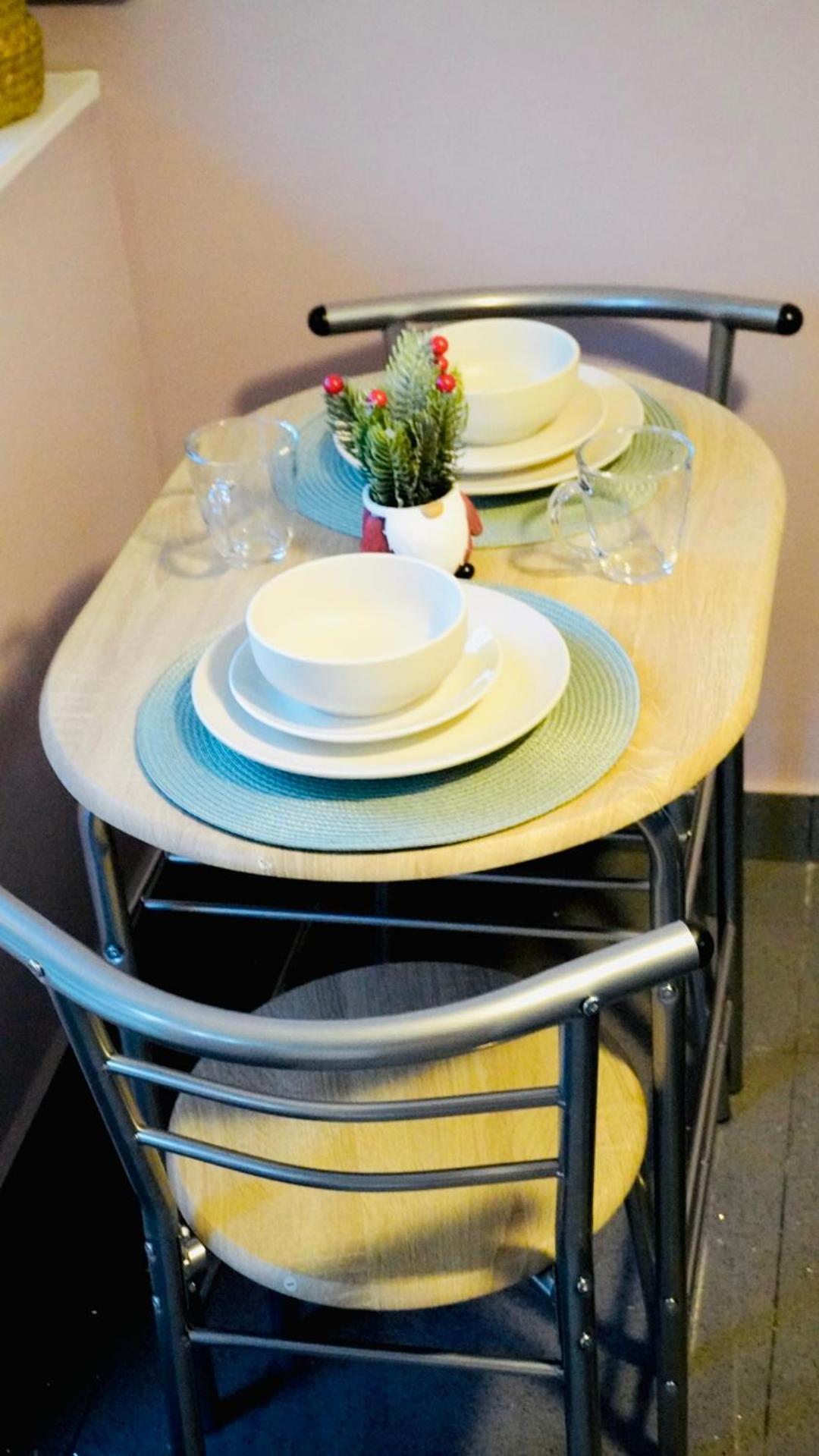 Holiday home Spacious & Comfy In West Midlands - Sleeps 8, Free Parking, Wifi, Netflix, Prime Location, Ideal For Contractors, Business, Groups, Travellers, Families And Relocators *