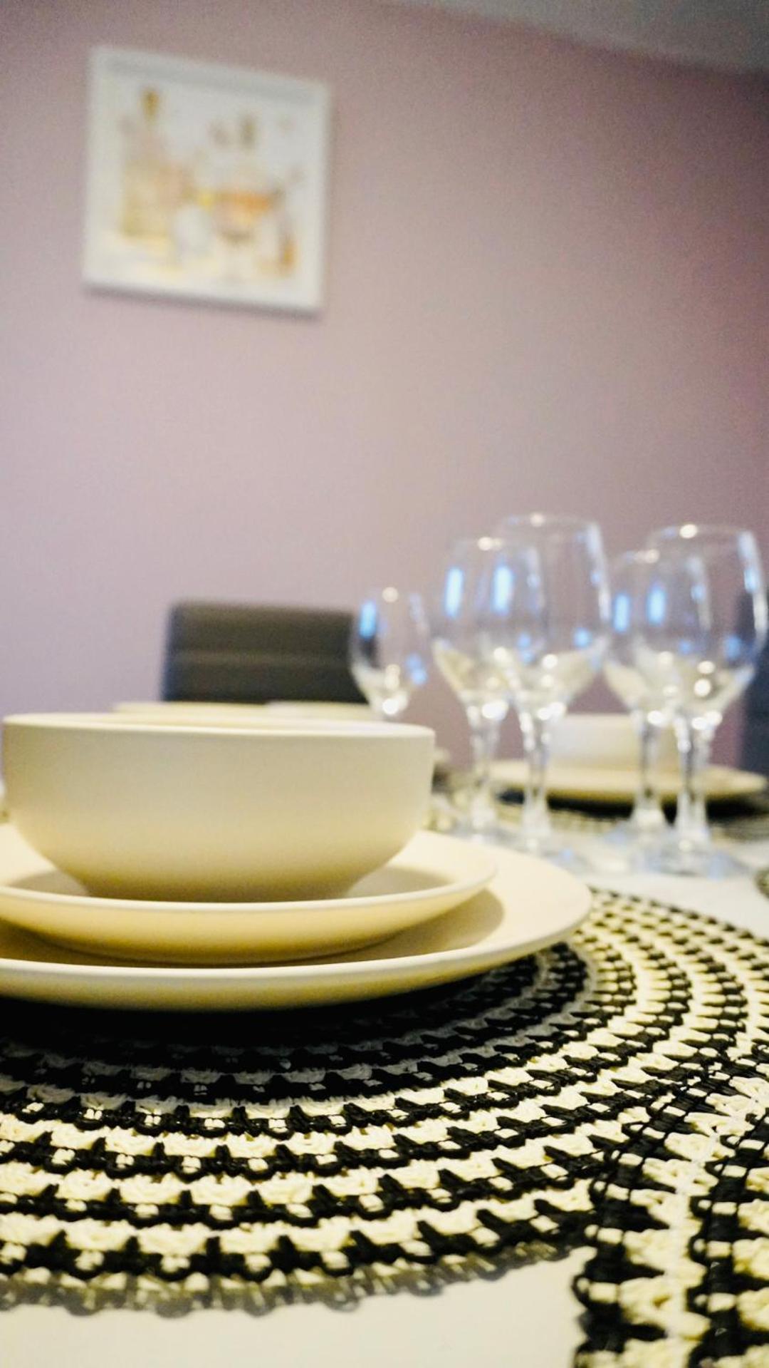 Spacious & Comfy In West Midlands - Sleeps 8, Free Parking, Wifi, Netflix, Prime Location, Ideal For Contractors, Business, Groups, Travellers, Families And Relocators * Coventry