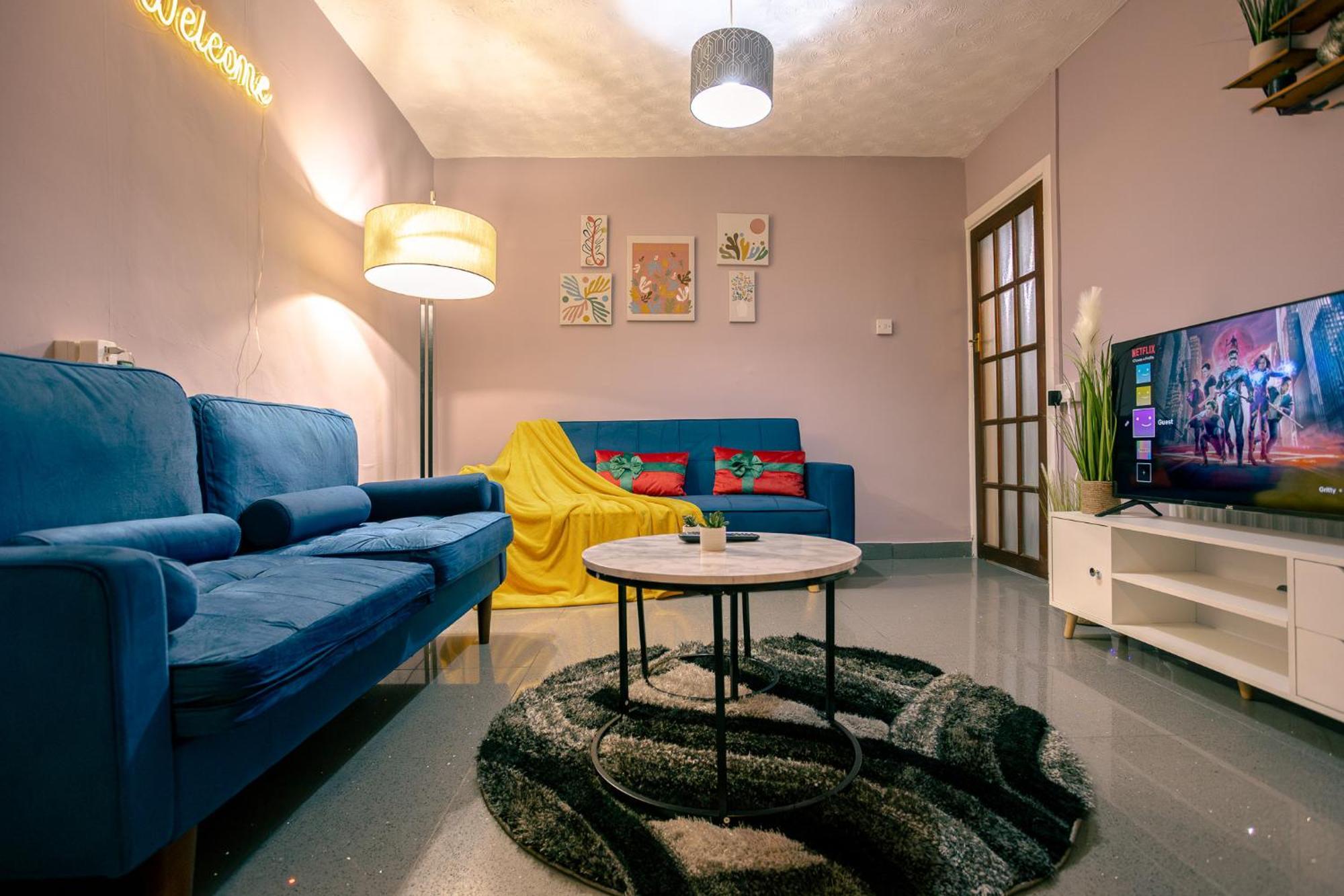 Holiday home Spacious & Comfy In West Midlands - Sleeps 8, Free Parking, Wifi, Netflix, Prime Location, Ideal For Contractors, Business, Groups, Travellers, Families And Relocators Coventry