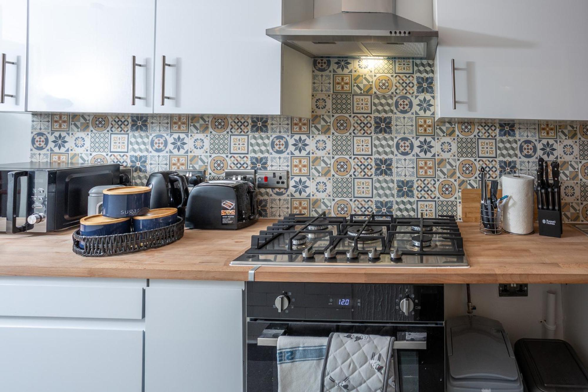 Spacious & Comfy In West Midlands - Sleeps 8, Free Parking, Wifi, Netflix, Prime Location, Ideal For Contractors, Business, Groups, Travellers, Families And Relocators Holiday home Coventry