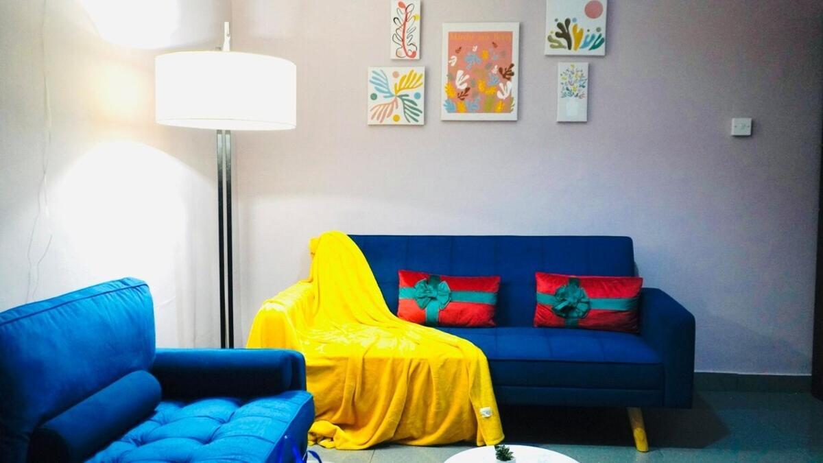 Spacious & Comfy In West Midlands - Sleeps 8, Free Parking, Wifi, Netflix, Prime Location, Ideal For Contractors, Business, Groups, Travellers, Families And Relocators Holiday home *