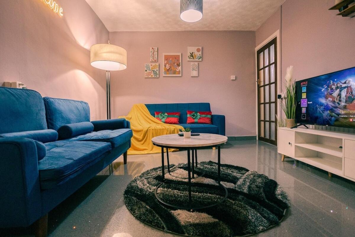 Spacious & Comfy In West Midlands - Sleeps 8, Free Parking, Wifi, Netflix, Prime Location, Ideal For Contractors, Business, Groups, Travellers, Families And Relocators Holiday home Coventry